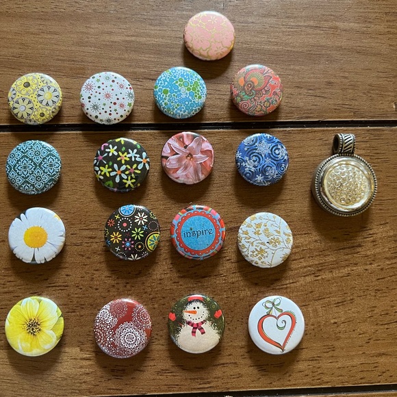 Colorful Button and Pendant Collection - Picture 5 of 5